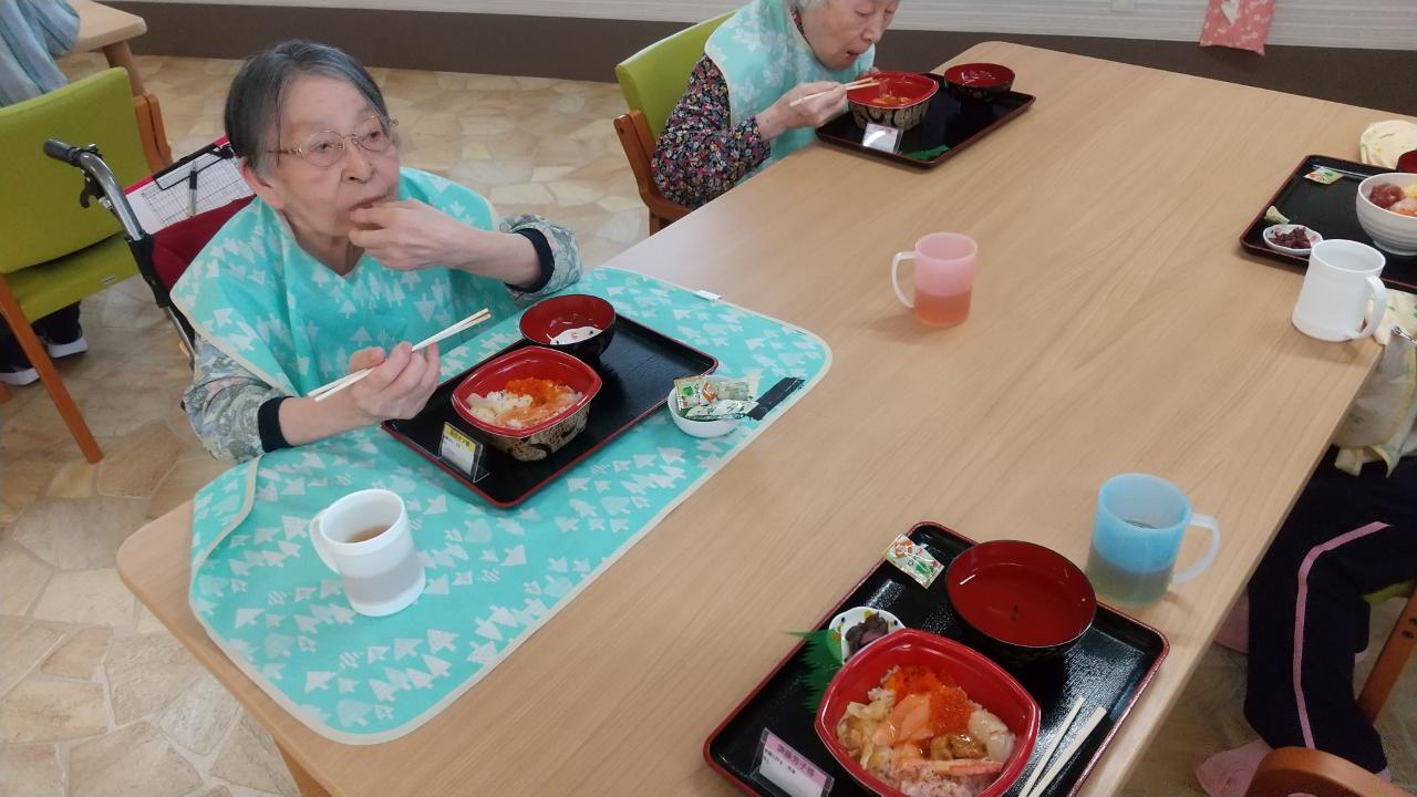 2501e254fb5c91cd6f6cb94e6234cae9-HORIZON_0001_BURST20220813172022221_COVER